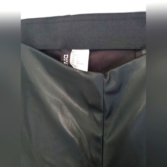 Faux Leather V-Waist Leggings - Picture 5 of 9